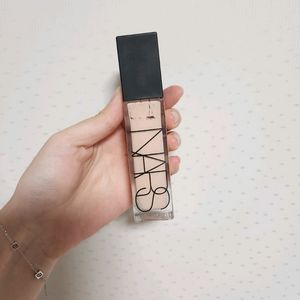 나스 파운데이션(네추럴 레디언스 롱웨어)