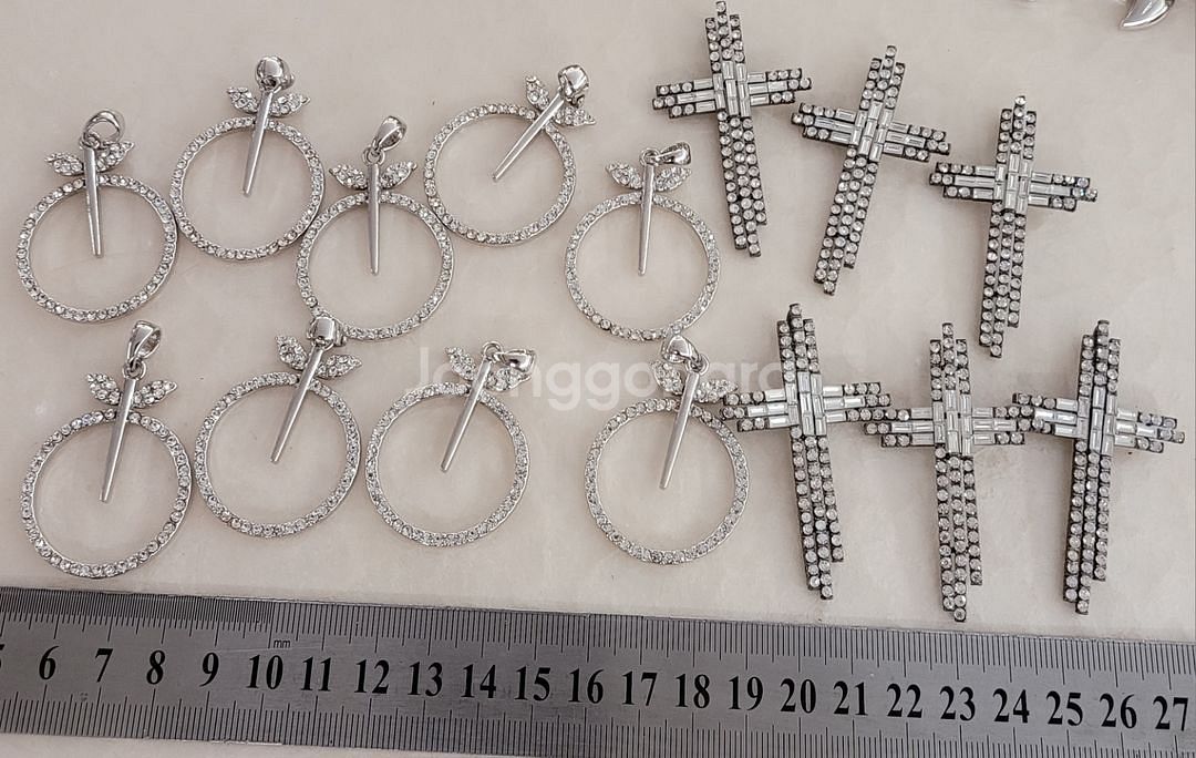 금속장식 사과와십자가 약 40~58미리 15개 일괄--0