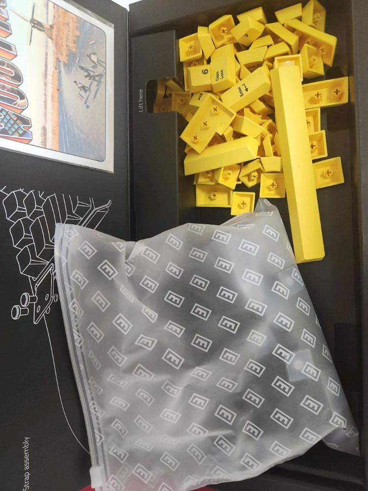 우팅60he+ 키보드 (손목보호대 정품포함)--1