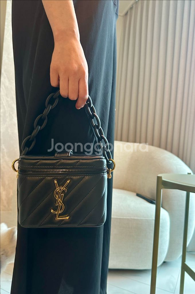 입생로랑 체인크로스 메이크업 파우치--1