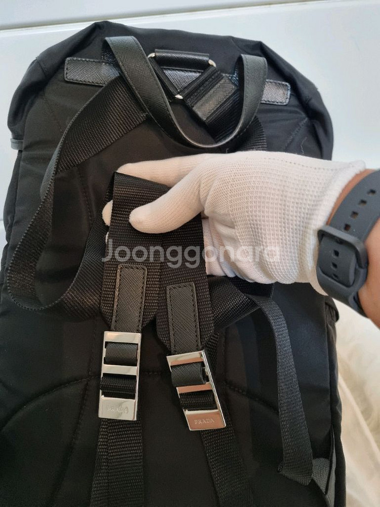 *새상품*프라다 삼각로고 버클 나일론 백팩 (블랙색상--3