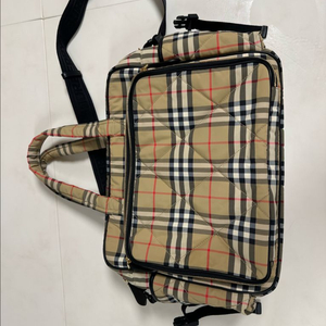 버버리 체크 퀼팅 베이비 체인징 매트 백 기저귀 가방