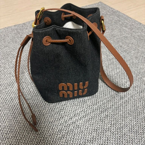미우미우 데님버킷백
