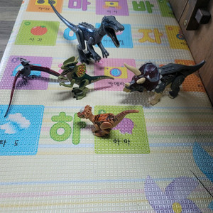 레고 쥬라기월드 공룡 피규어 팝니다