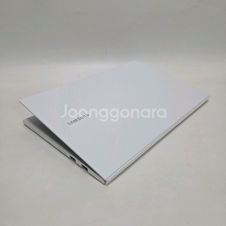 삼성 중고 노트북 이온 i5 화이트/970g/윈11--0