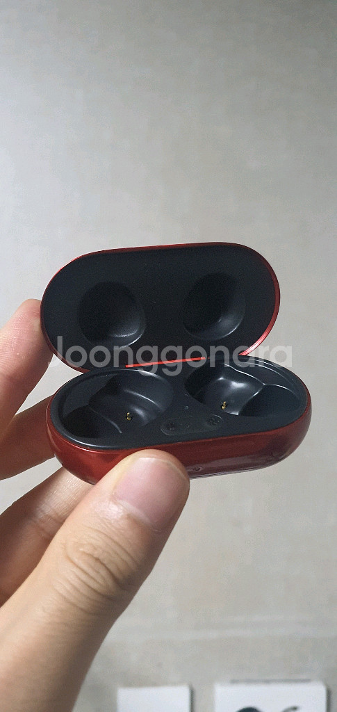 버즈 플러스 레드 충전기 본체 판매합니다--1