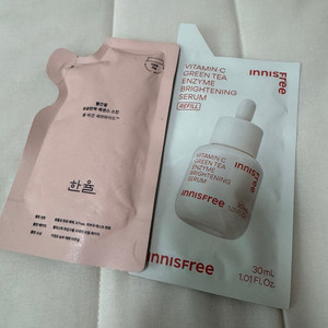 한율 빨간쌀 에센스 40ml + 이니스프리 비타씨 세럼