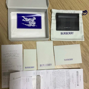 새상품급 버버리 카드지갑 체크 차콜 그레이
