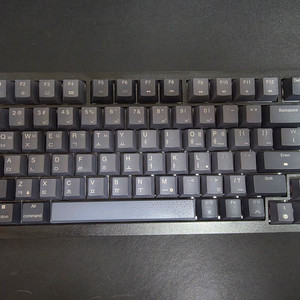 커세어 K65 PLUS 무선 적축 키보드 풀박 팝니다.