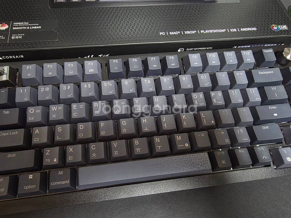커세어 K65 PLUS 무선 적축 키보드 풀박 팝니다.--3