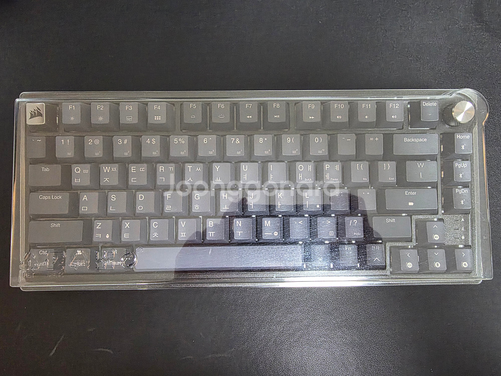 커세어 K65 PLUS 무선 적축 키보드 풀박 팝니다.--1