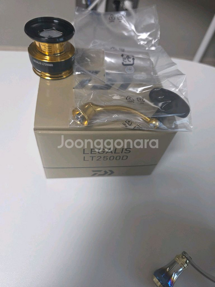 다이와 23레가리스 LT2500D 릴 팝니다--9