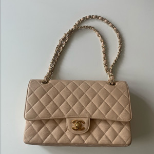 샤넬 클래식 캐비어 미듐 베이지 금장/개런티카드