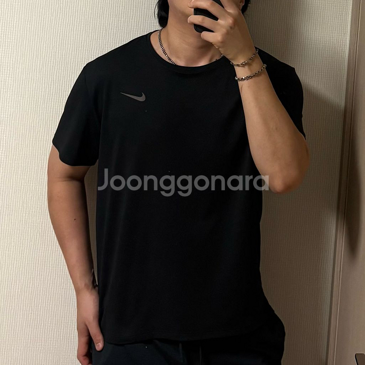 정품 나이키 드라이핏 스우시 블랙 반팔 기능성 티셔츠--0