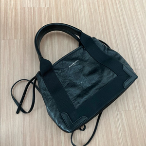발렌시아가 카바스백 레더 xs