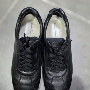 페라가모 스니커즈255