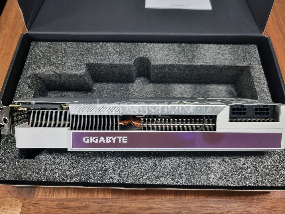 GIGABYTE RTX 3090 VISION OC--5