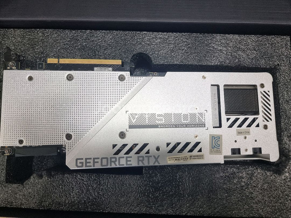 GIGABYTE RTX 3090 VISION OC--4