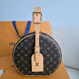 루이비통 쁘띠뜨 부아뜨 샤포백 팝니다.