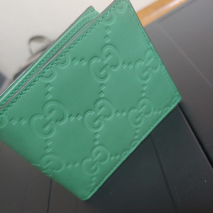 구찌 GG 러버효과 그린 급처로 팝니다