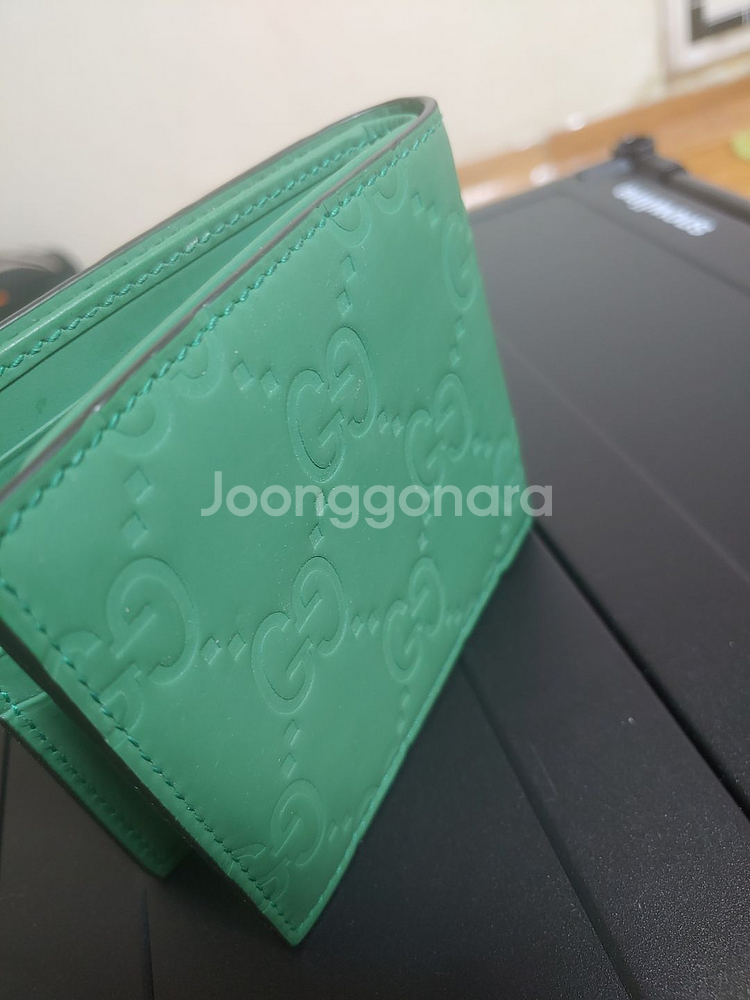 구찌 GG 러버효과 그린 급처로 팝니다--1