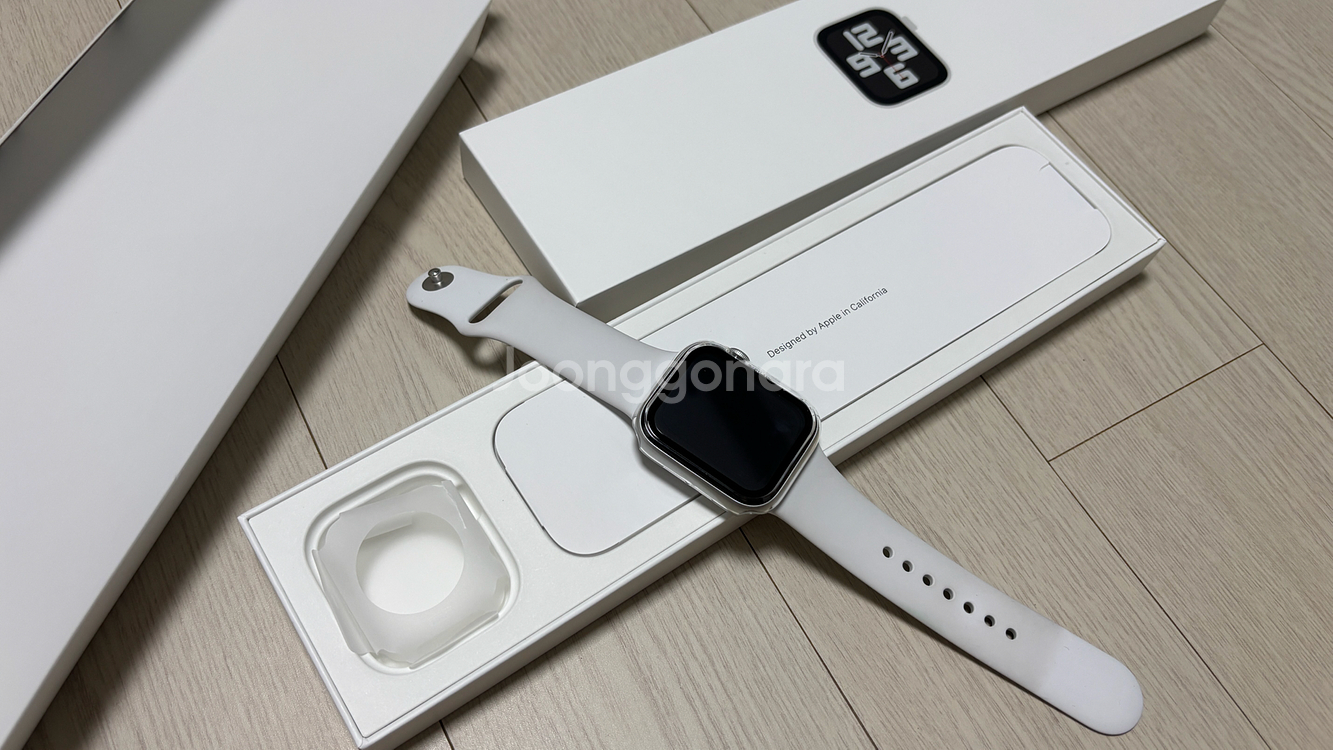 애플워치se2 gps 44mm 실버색상 판매합니다--0