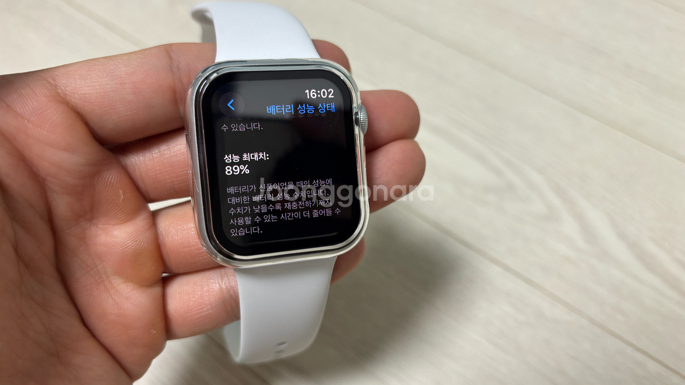애플워치se2 gps 44mm 실버색상 판매합니다--6