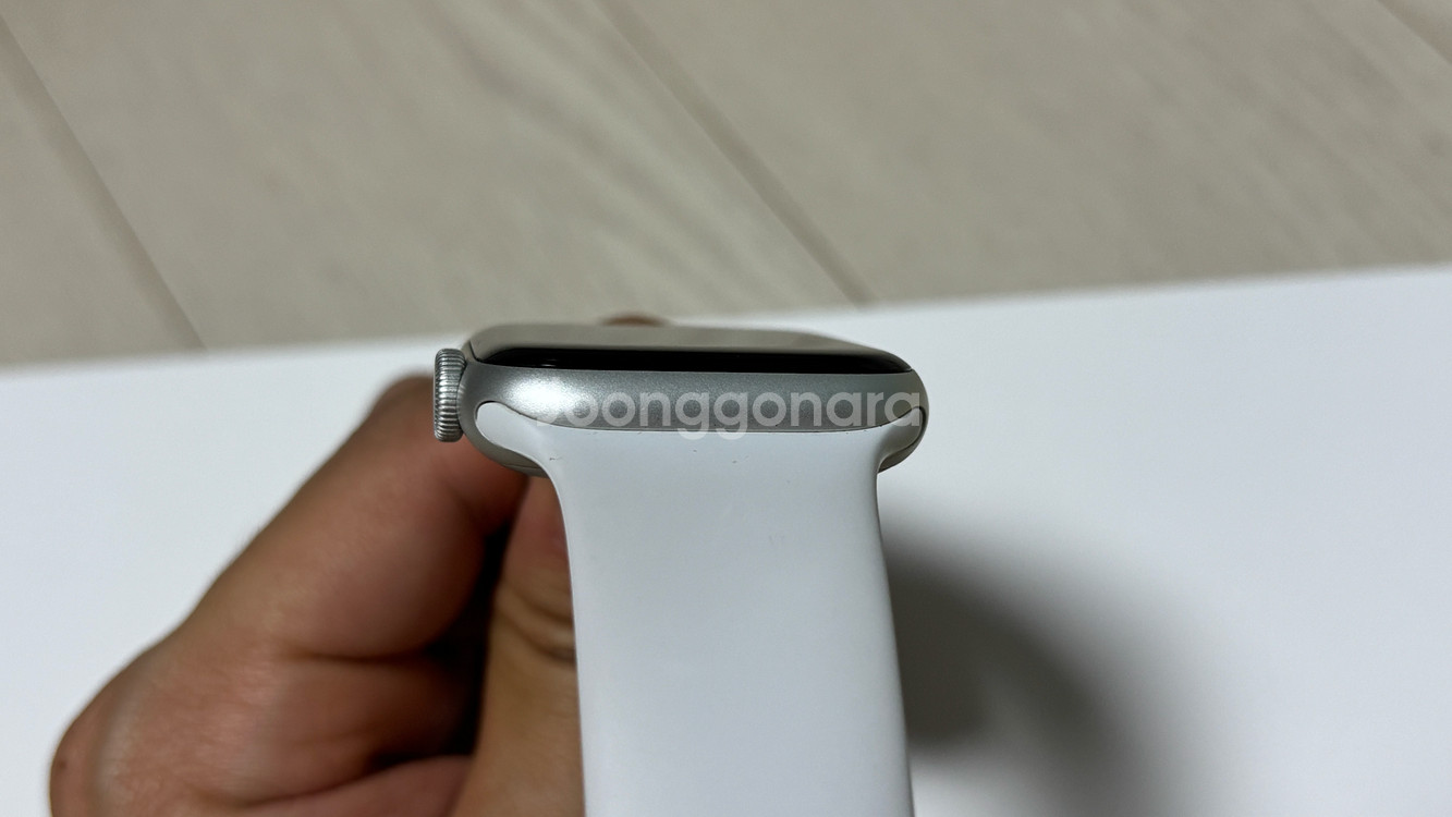애플워치se2 gps 44mm 실버색상 판매합니다--3
