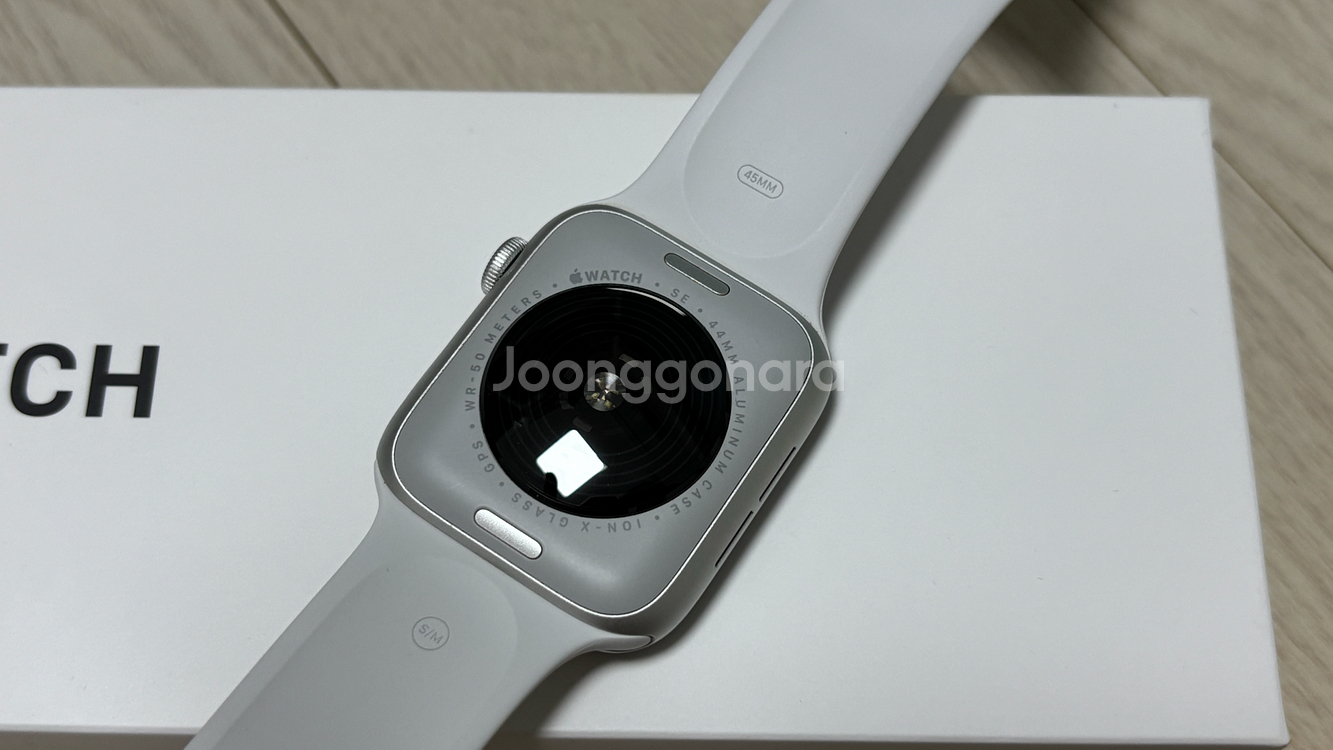 애플워치se2 gps 44mm 실버색상 판매합니다--2