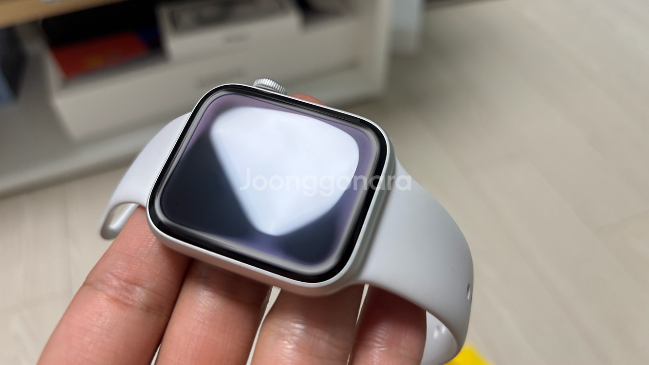 애플워치se2 gps 44mm 실버색상 판매합니다--1