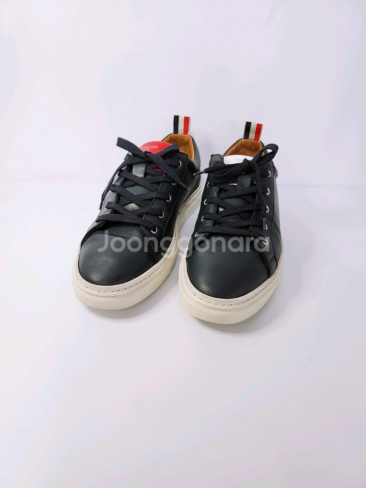 톰브라운 네이비 클래식 로우탑 스니커즈 8/265--0