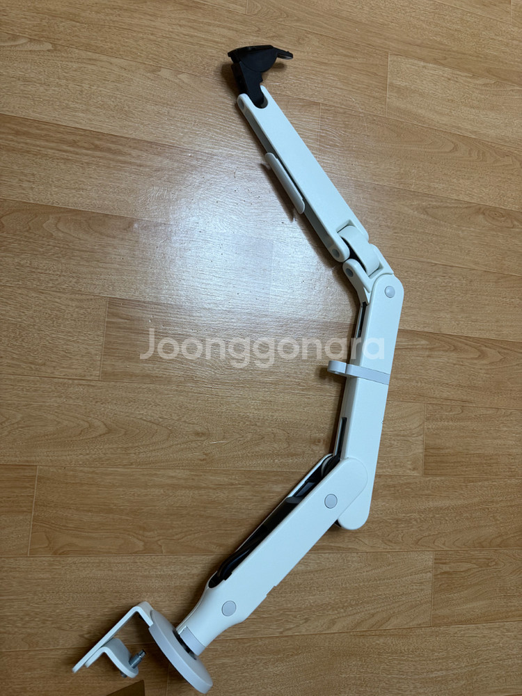 허먼밀러 싱글 모니터암 올린 화이트 팝니다--1