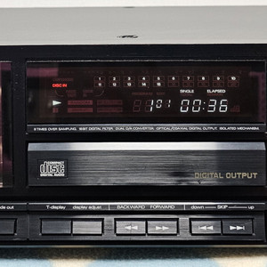 락스만 CD 플래이어 D-105u