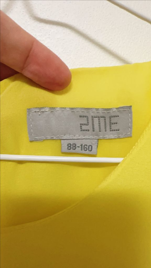 색감이 쨍한 노란색 원피스--4