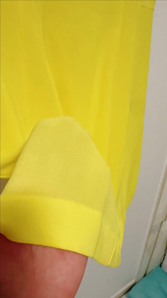 색감이 쨍한 노란색 원피스--2