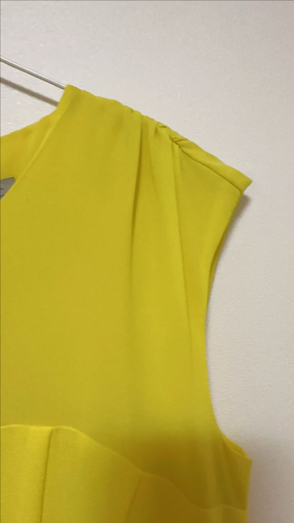색감이 쨍한 노란색 원피스--3