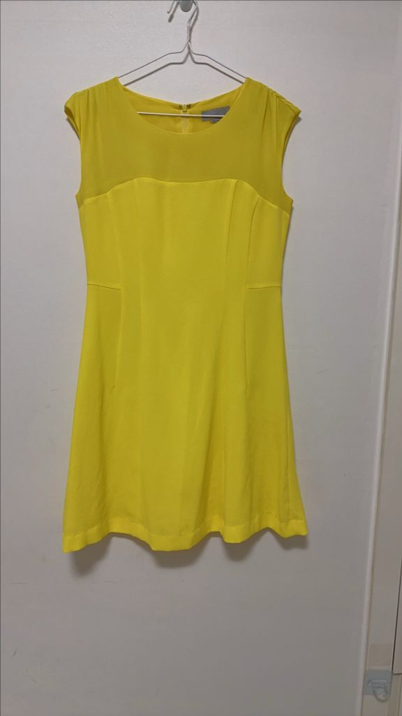 색감이 쨍한 노란색 원피스--7