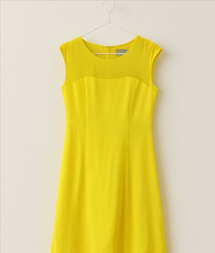 색감이 쨍한 노란색 원피스--8