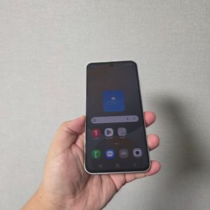 갤럭시 S24FE 그레이 256기가 SS급 팔아요~