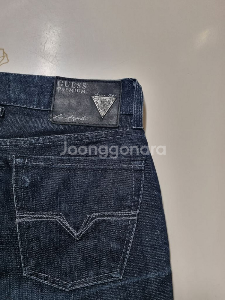32)게스 로스앤젤레스 가죽패치 데님 생지 워싱 일자청--2