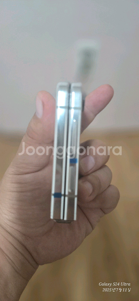 <센터판-수리후 미사용>플립5. 256GB--4