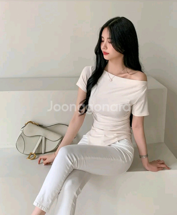 언발 오픈숄더 셔링 반팔 세미 크롭티--8