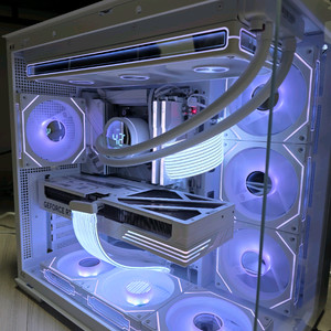 라이젠7 9800X3D RTX5080 화이트 신품PC