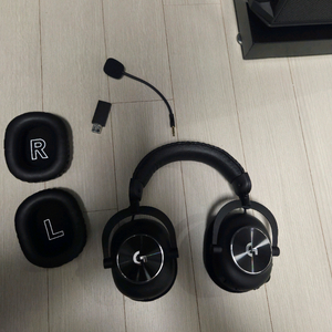 로지텍 G PRO X2 무선헤드셋.