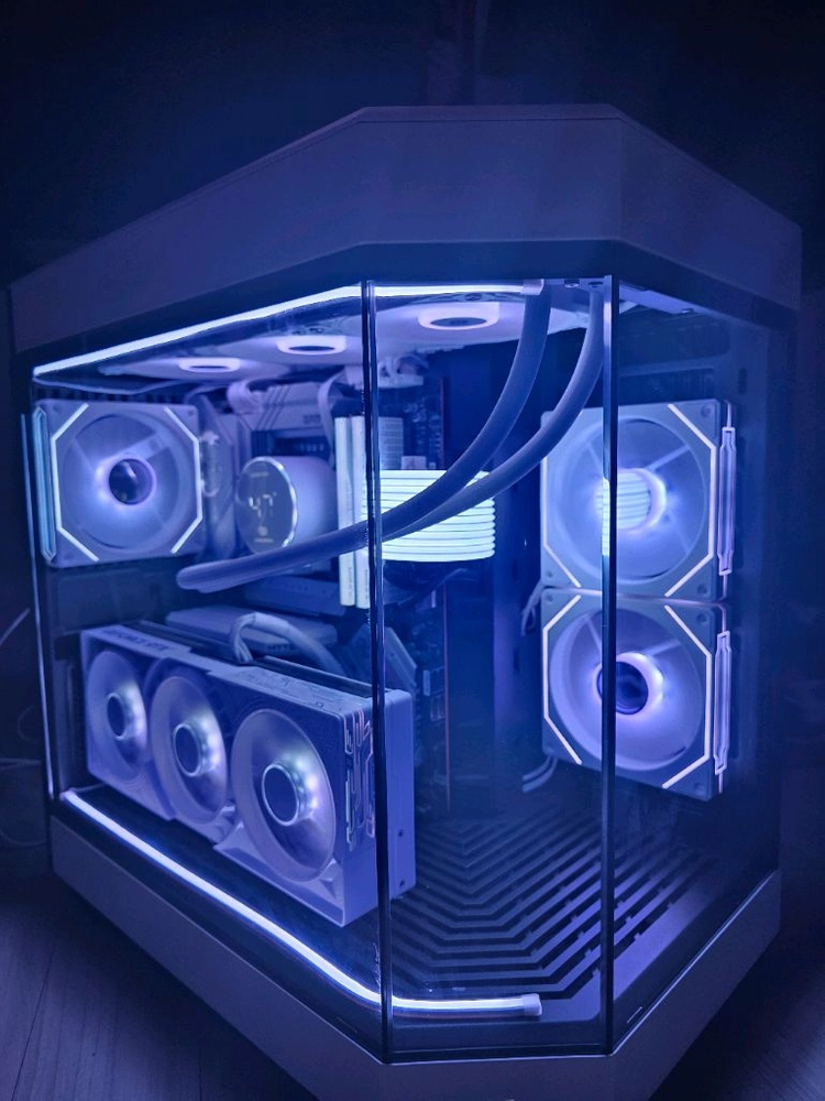 i7-14700K Z790 RTX5080 화이트PC 이미지