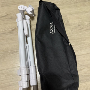 흰색삼각대