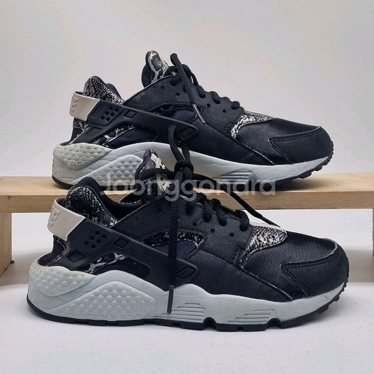 나이키 허라취 런 여성운동화 실사이즈230--0