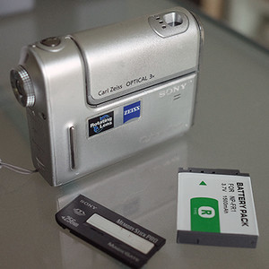 유니크한 디자인 소니 사이버샷 DSC-F88 팝니다