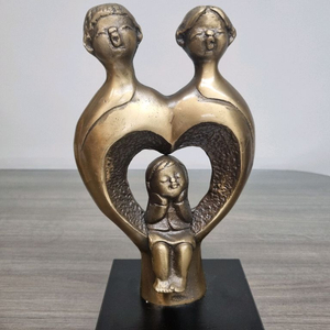 가족 조각상 브론즈. 한점. 판매합니다. 재질은. 동