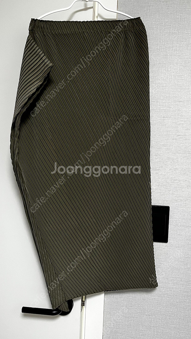 이세이미야케 소프트폴드 스커트 카키칼라--1